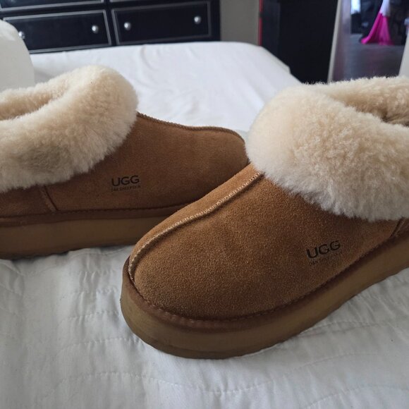 UGG - Picture 2 of 9